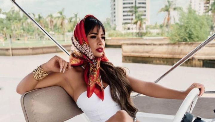 Daniela Celis marca estilo con botas altas y demuestra que está en su mejor momento tras su separación