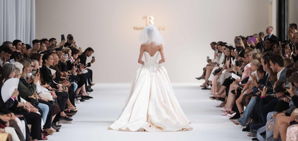 Tamara Ralph presentó su colección Couture Otoño-Invierno 2025/2026 en París: lujo etéreo y espíritu art déco