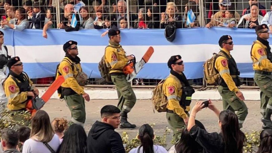 ¿Marcha con motosierras?: el insólito desfile por el 9 de julio en ...