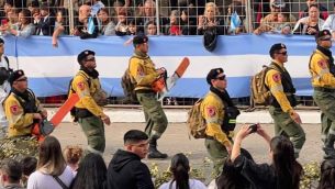 El insólito desfile con motosierras por el 9 de julio en Tucumán