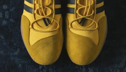 Las zapatillas con diseño inspirado en el ballet conquistan el street style en el 2025, y en manos de los más fashionistas sus propuestas de hacen virales.