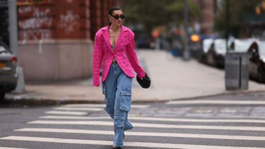 Los nuevos jeans del verano: cómodos, cancheros y con aire retro