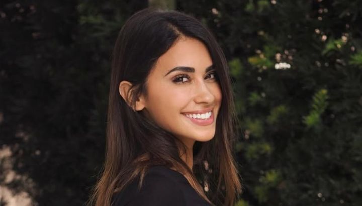 Antonela Roccuzzo impone estilo con su look total black: escote profundo y un guiño sexy