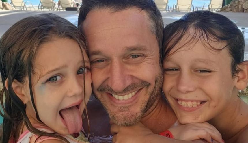 Benjamín Vicuña y sus hijos pequeños