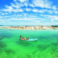 Guarda do Embaú, una coqueta villa cercana a Florianópolis, Brasil, sigue atrayendo argentinos. Tipo de cambio favorable, paseos en góndola, médanos y la oportunidad de ver ballenas.