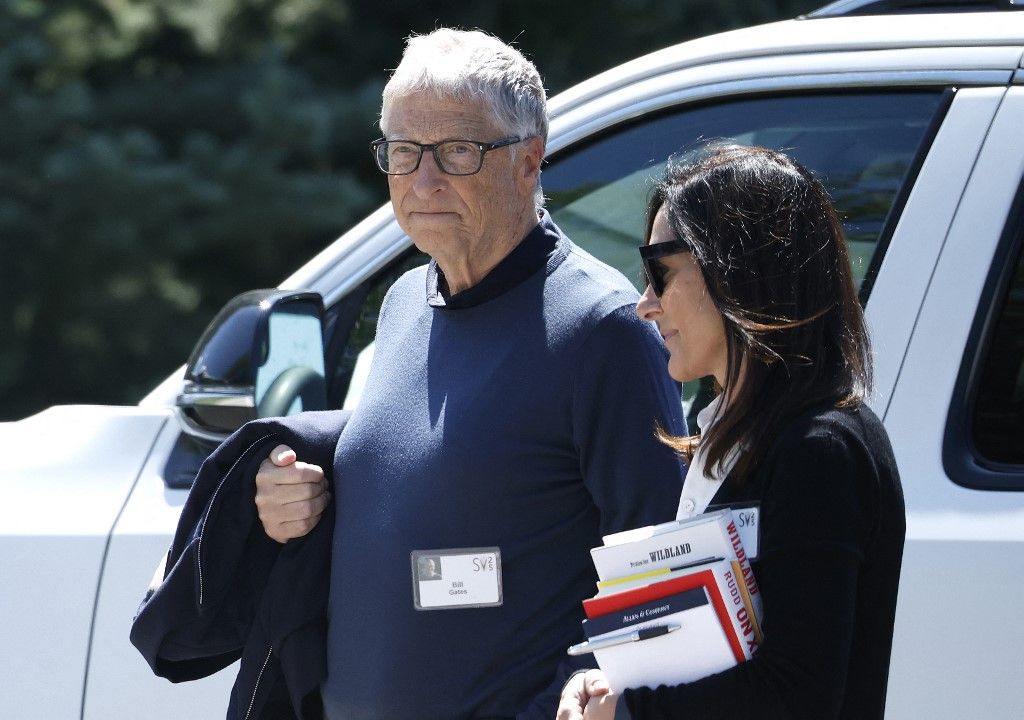 Bill Gates y Paula Hurd en el cónclave Sun valley 2025.