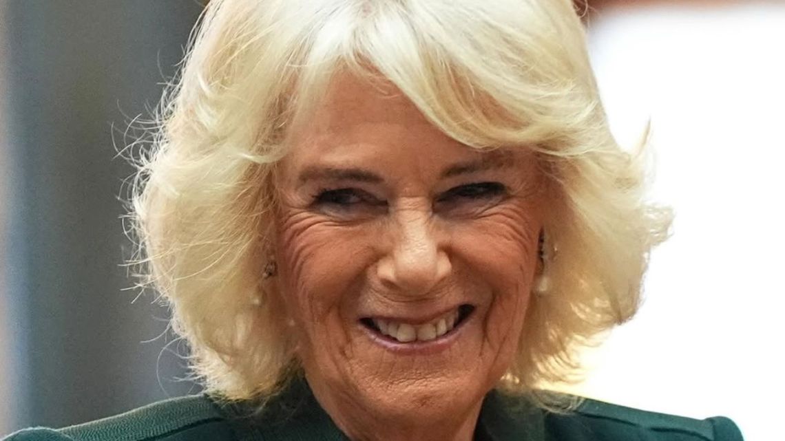 Camila Parker Bowles se coronó la “reina del estampado” sin romper