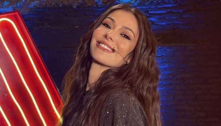 La China Ansa impone estilo con su look total black y brillos para mamás con glam