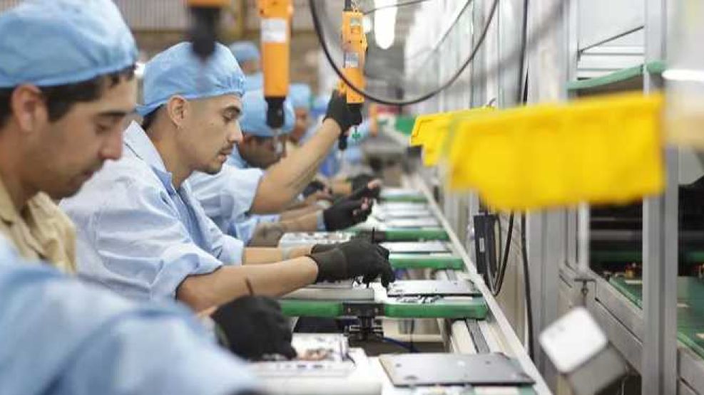 Se perdieron casi 200.000 empleos formales y cayó el salario real 32%.