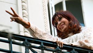 120725_cristina_fernandez_kirchner_balcon_afp_g