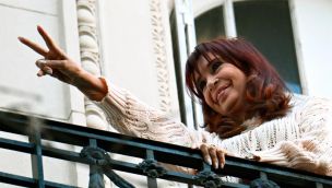 120725_cristina_fernandez_kirchner_balcon_afp_g