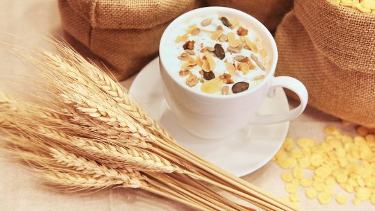Piel perfecta con solo dos ingredientes: el truco que pocos conocen con la avena y miel