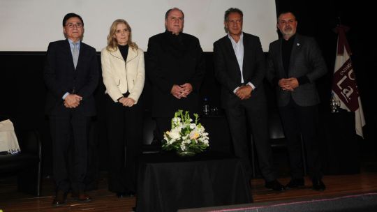 Los periodistas que entrevistaron al papa Francisco analizaron su vida y obra como líder del Vaticano