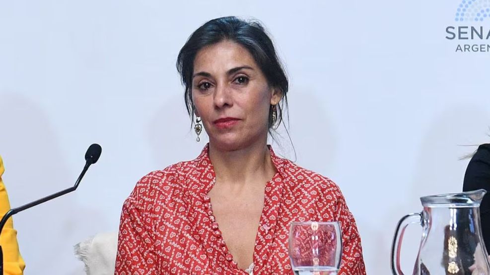 La senadora Lucía Crexell