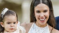 Sarah Burlando vivió su primer día en la nieve: look invernal y brindis con Barby Franco