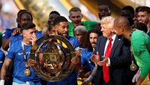 Donald Trump le entregó la copa a Chelsea