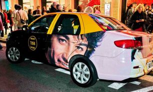 13_07_2025_taxi_intervenido_artista_gzagcba_g