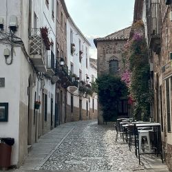 Cáceres, Extremadura: una ciudad que destila historia y encanto, tanto como modernidad desde su Museo Helga de Alvear.