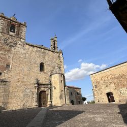 Cáceres, Extremadura: una ciudad que destila historia y encanto, tanto como modernidad desde su Museo Helga de Alvear.