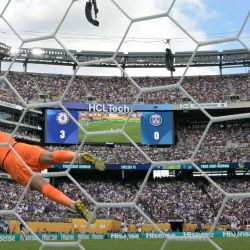 El arquero del Paris Saint-Germain, Gianluigi Donnarumma, realiza una atajada durante el partido final de la Copa Mundial de Clubes de la FIFA 2025 entre el Chelsea de Inglaterra y el Paris Saint-Germain de Francia en el Estadio MetLife en East Rutherford, Nueva Jersey. | Foto:JUAN MABROMATA / AFP