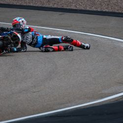 El piloto británico de Moto3 del equipo Gryd-Mlav Racing, Eddie O'Shea, se accidentó con su moto durante el Gran Premio de Alemania de Moto3 en el circuito de Sachsenring, en Hohenstein-Ernstthal, cerca de Chemnitz, este de Alemania. | Foto:RONNY HARTMANN / AFP