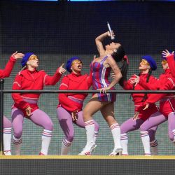 La rapera estadounidense Doja Cat se presenta durante el espectáculo de medio tiempo de la final de la Copa Mundial de Clubes de la FIFA 2025 entre el Chelsea de Inglaterra y el Paris Saint-Germain de Francia en el Estadio MetLife en East Rutherford, Nueva Jersey. | Foto:TIMOTHY A. CLARY / AFP