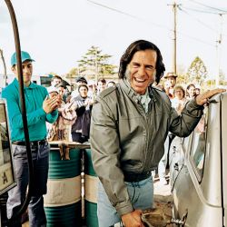 Leonardo Sbaraglia se mete en la piel de Carlos Menem para contar su ascenso de Gobernador a Presidente de la Nación Argentina. | Foto:Prime Video