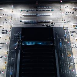 Imagen de una vista de la plataforma en el Aeropuerto Internacional Huahu de Ezhou, en Ezhou, en la provincia de Hubei, en el centro de China. Brillantemente iluminado durante la noche, el Aeropuerto Internacional Huahu de Ezhou, el primer aeropuerto exclusivamente de carga de China, se mantiene activo gestionando carga nacional e internacional. | Foto:Xinhua/Xiao Yijiu