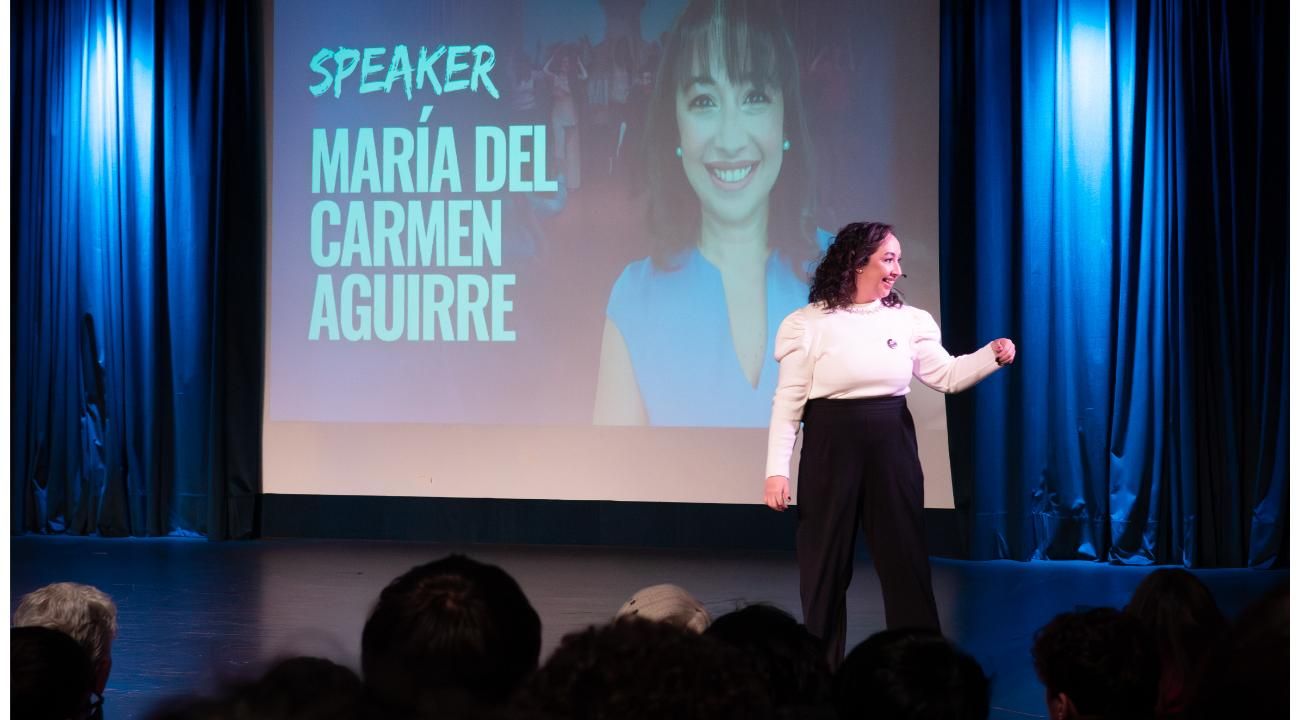 María Del Carmen Aguirre: la voz que transforma palabras en acción.