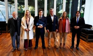  Javier Milei con la comisión de Enlace en Palermo