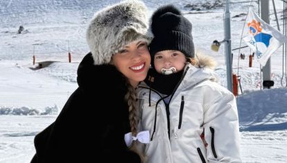 La hija de Barby Franco y Fernando Burlando disfrutó por primera vez de la nieve en Mendoza y se animó a un deporte extremo.

