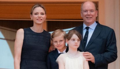 Charlene y Alberto de Mónaco junto a sus hijos