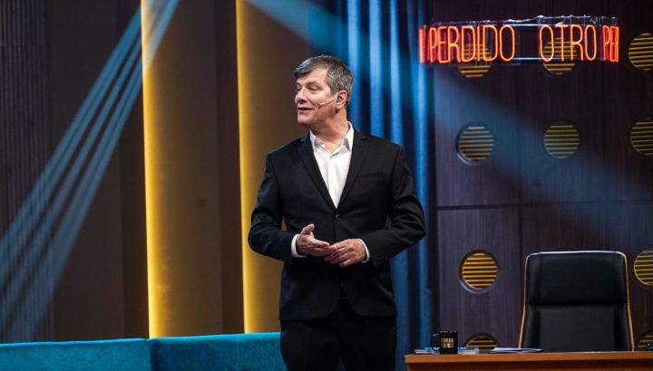 Así comenzó Otro Día Perdido, el programa debut de Mario Pergolini en ElTrece: "Volvió Menem, volví yo, ¡Volvieron los 90s!"