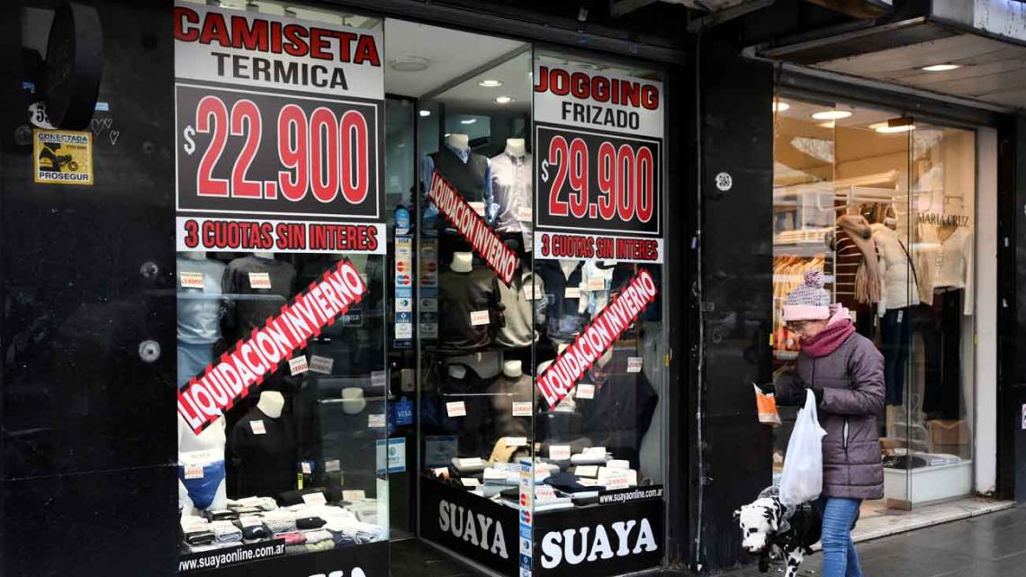 El número de tiendas vacías se eleva en renta en medio de problemas de consumo