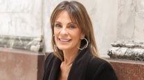 Con un vestido lencero, Nequi Galotti impuso el tapado bicolor para modernizar la elegancia en el invierno