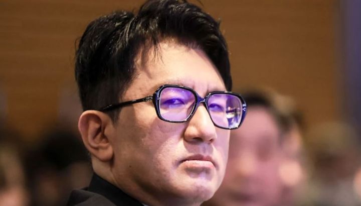 La policía solicita una orden de arresto contra Bang Si-hyuk, presidente de HYBE, por "comercio fraudulento"