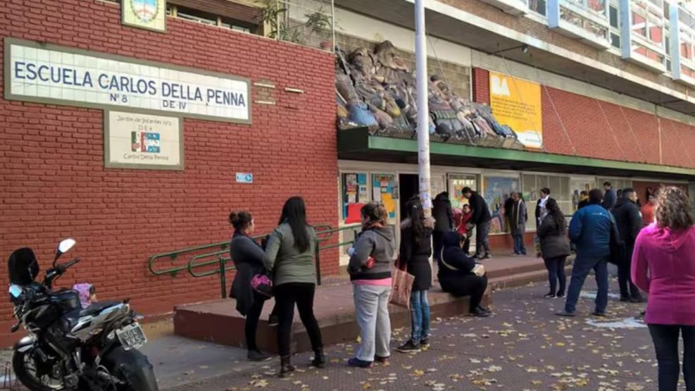 Escuela Nº 8 D.E. 4 Carlos Della Penna