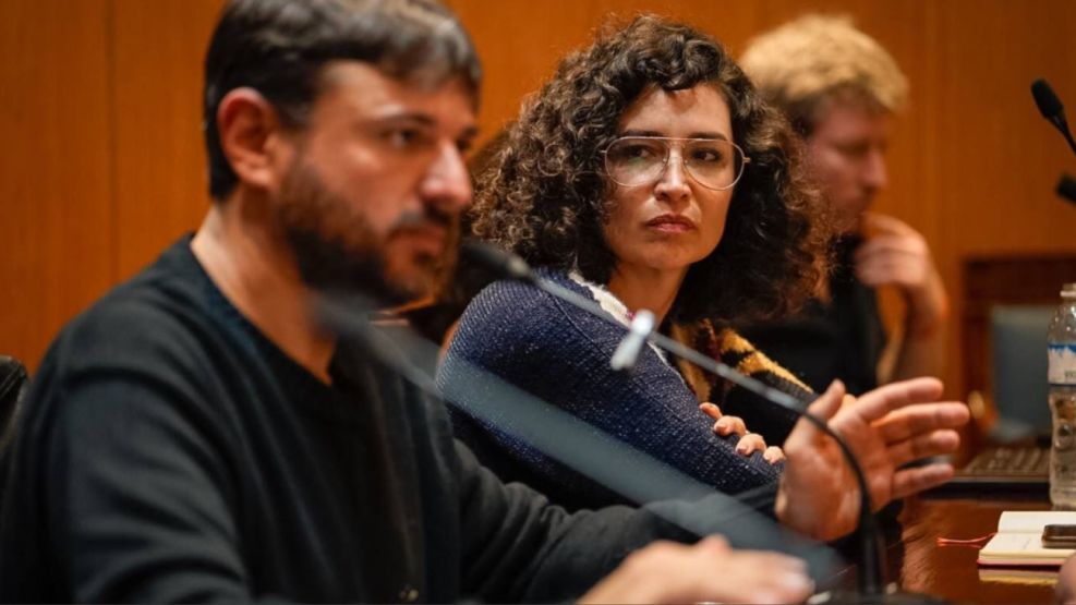Julia Mengolini y su abogado Juan Grabois contra Javier Milei 1