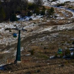 La falta de nieve complica la temporada de nieve en Bariloche.