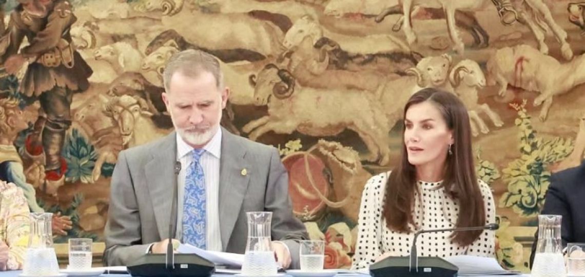 Letizia Ortiz demuestra como los microcuadrados son los nuevo polka dots