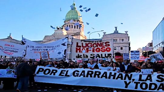Marcha de los trabajadores y médicos del Garrahan 209250717