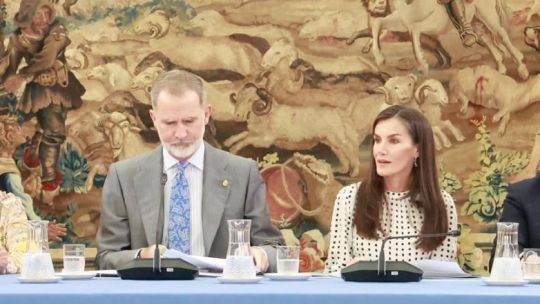 Letizia Ortiz demuestra como los microcuadrados son los nuevo polka dots