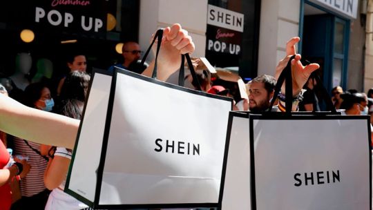 ¿Motor de cambio o competencia desleal? Shein y Temu reconfiguran el consumo en Argentina