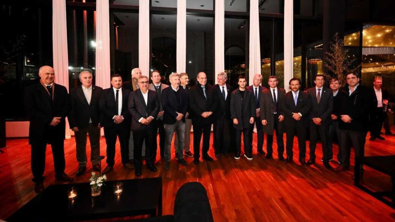 Guillermo Francos con gobernadores en La Rural