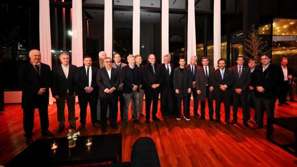 Guillermo Francos con gobernadores en La Rural