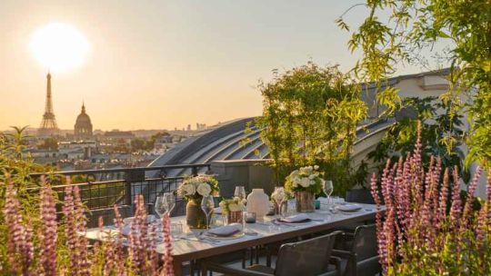 El hotel de París donde vivieron artistas, escritores y leyendas de la cultura