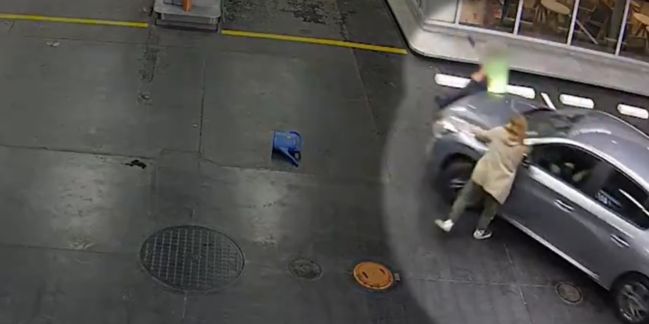 Atropelladas en estación de servicio