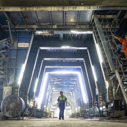 Constructores trabajan en el túnel del río Yangtse de la Línea 12 del Metro de Wuhan, en Wuhan, en la provincia de Hubei, en el centro de China. | Foto:Xinhua/Xiao Yijiu