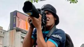 El fotógrafo Pablo Grillo volvió de visita a su hogar tras una larga internación
