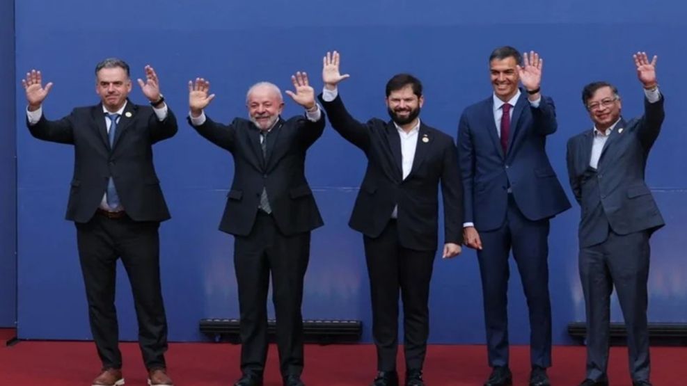 Presidentes de centro izquierda se reúnen en Chile para "reforzar la democracia en América Latina"